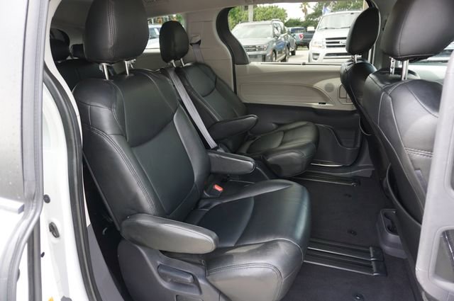 Used 2022 Toyota Sienna LE FWD image 14