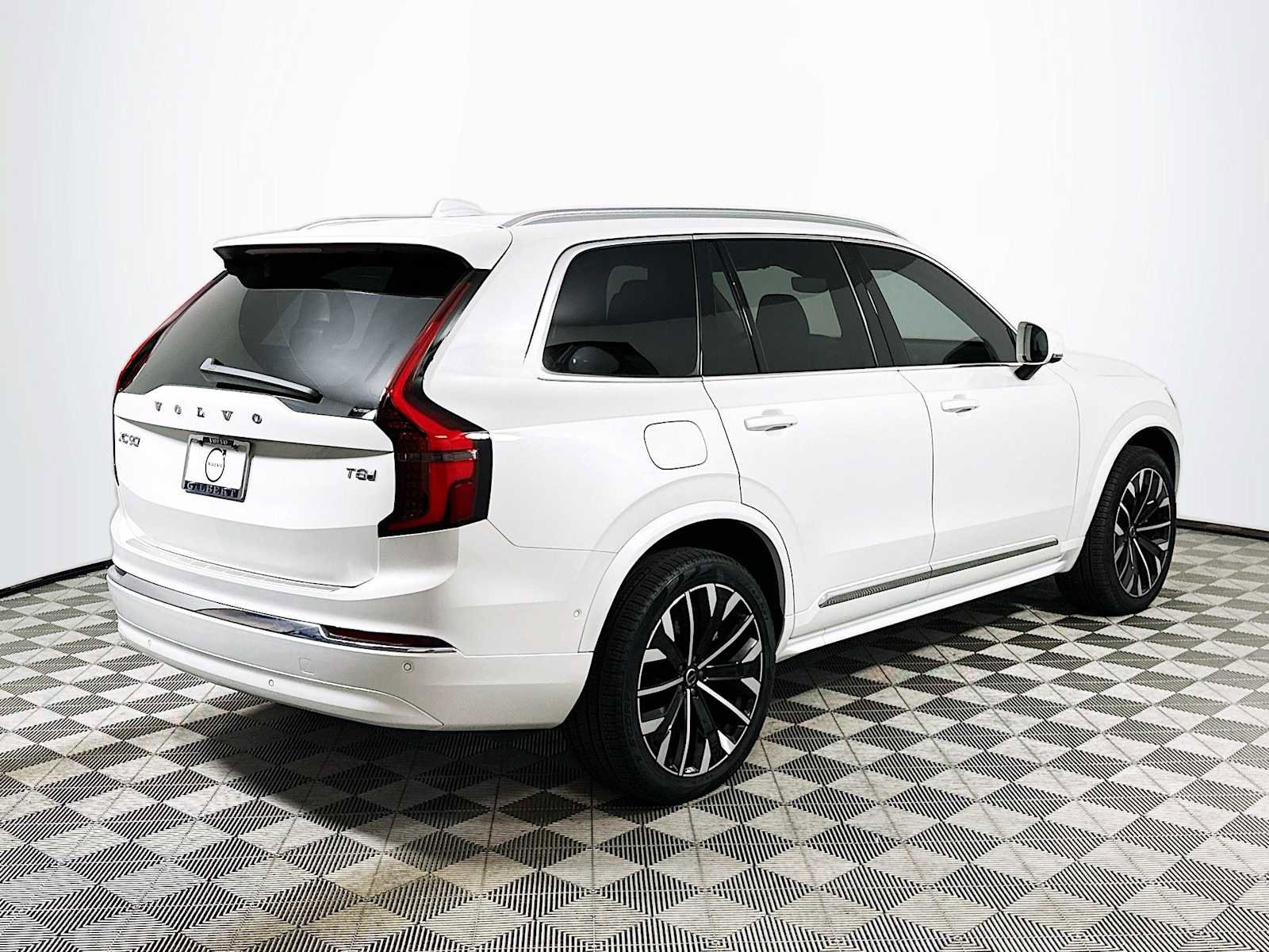 Used 2025 Volvo XC90 T8 Ultra w/ Protection Package Premier image 7
