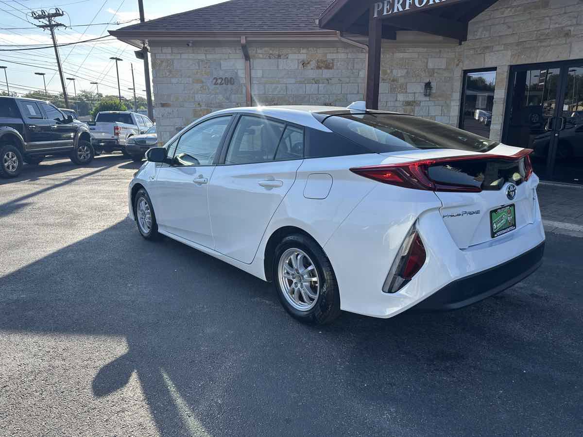 Used 2021 Toyota Prius Prime XLE w/ Carpet Mat Package (TMS) FWD image 3