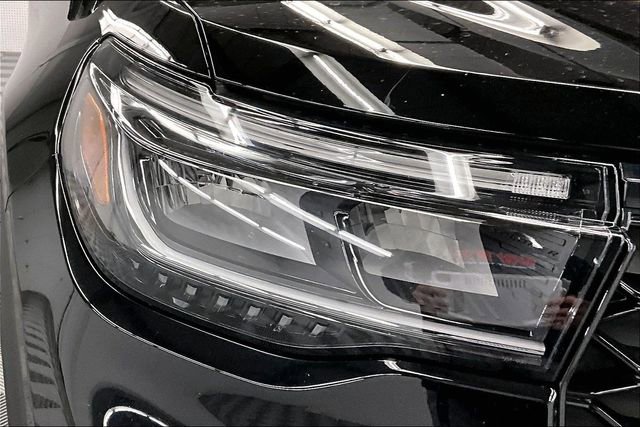 Used 2025 Ford Explorer ST-Line w/ Premium Package image 32