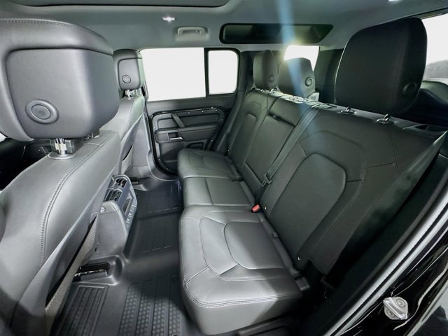 Certified 2025 Land Rover Defender 110 X-Dynamic SE AWD/4WD image 24