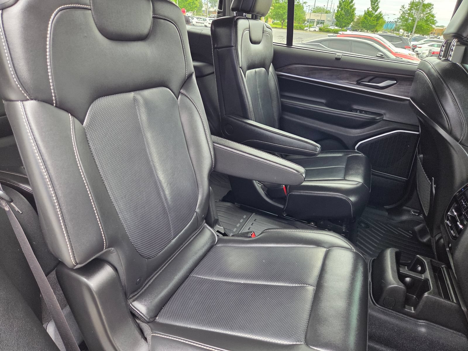 Used 2022 Jeep Grand Cherokee L Limited w/ Luxury Tech Group II AWD/4WD image 20