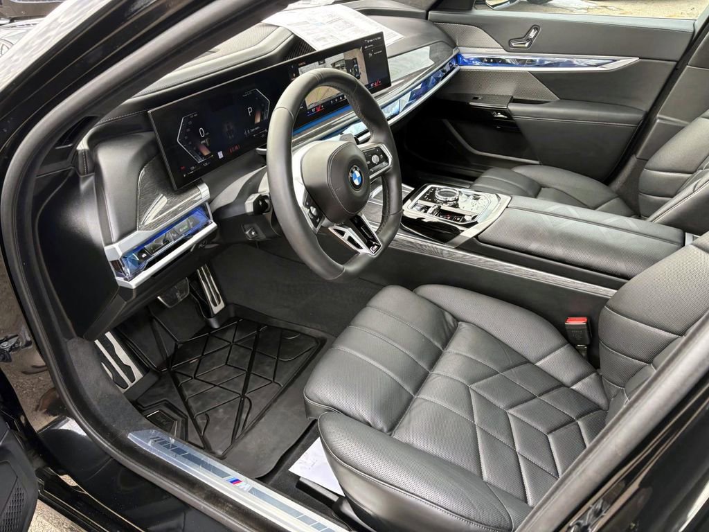 Used 2024 BMW 760i xDrive w/ Executive Package image 24