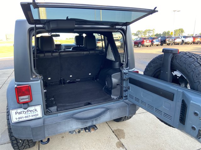 Used 2014 Jeep Wrangler Unlimited Rubicon w/ Connectivity Group AWD/4WD image 21
