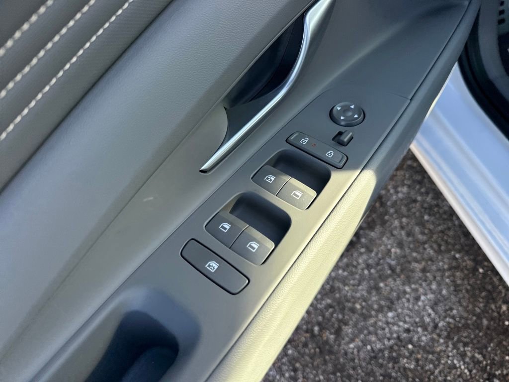 Used 2026 Hyundai Elantra Sport image 12
