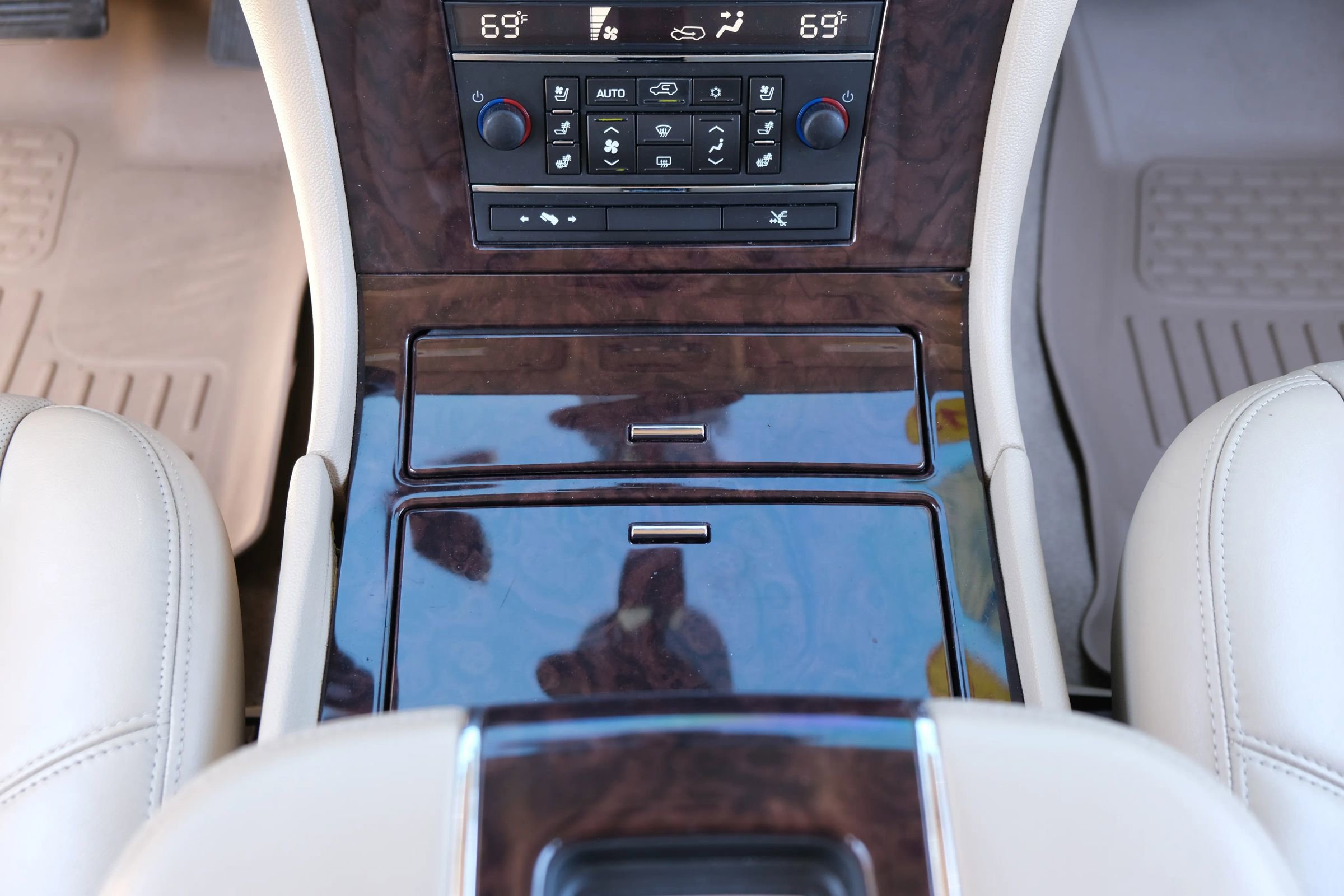 Used 2013 Cadillac Escalade EXT Premium image 29