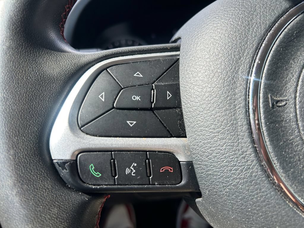 Used 2023 Jeep Renegade Latitude AWD/4WD image 32