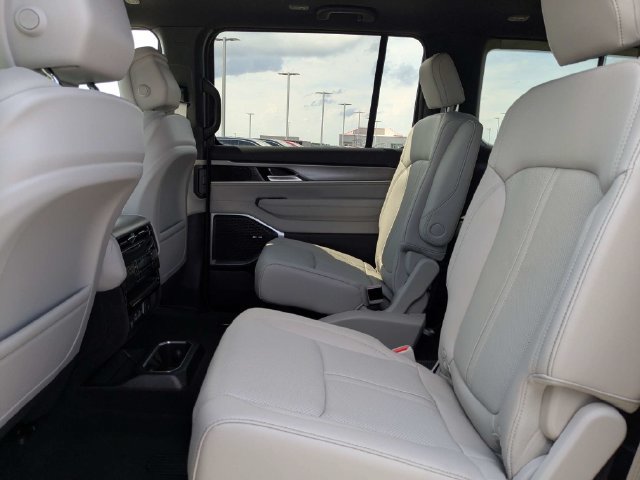 New 2026 Jeep Grand Wagoneer L 2WD w/ Premium Group I image 15
