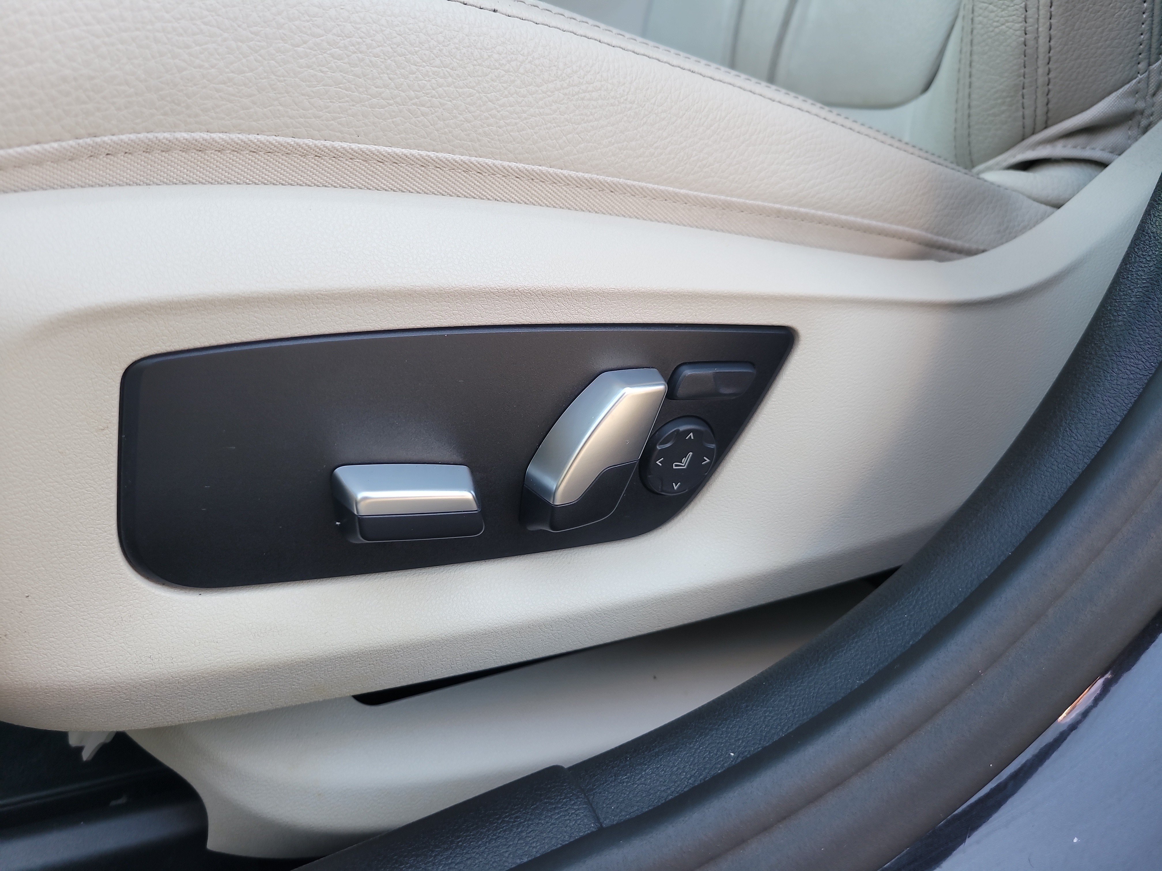 Used 2018 BMW 540i w/ Premium Package RWD image 17