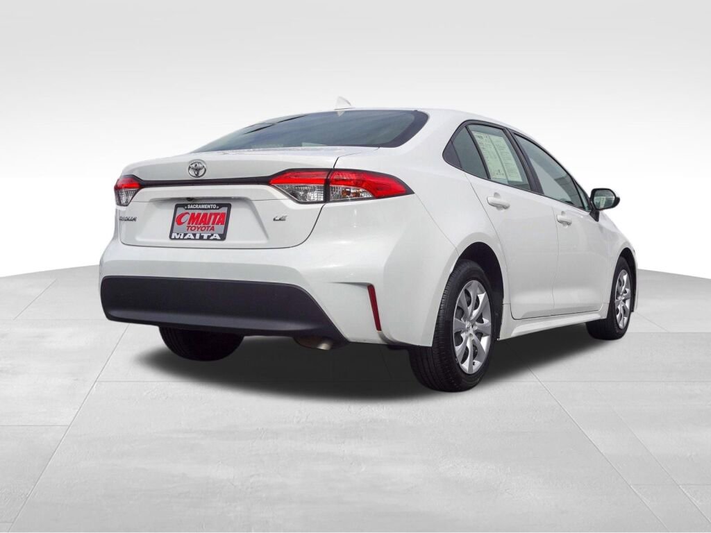 Used 2024 Toyota Corolla LE image 3