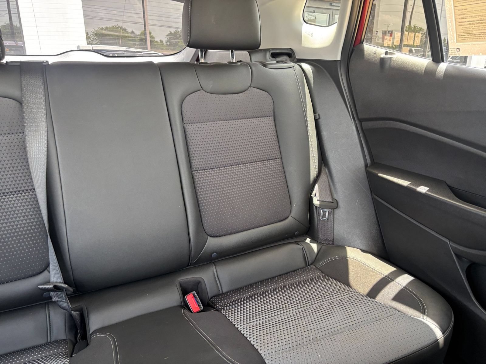 Used 2025 Chevrolet Trax LT w/ LT Convenience Package FWD image 36