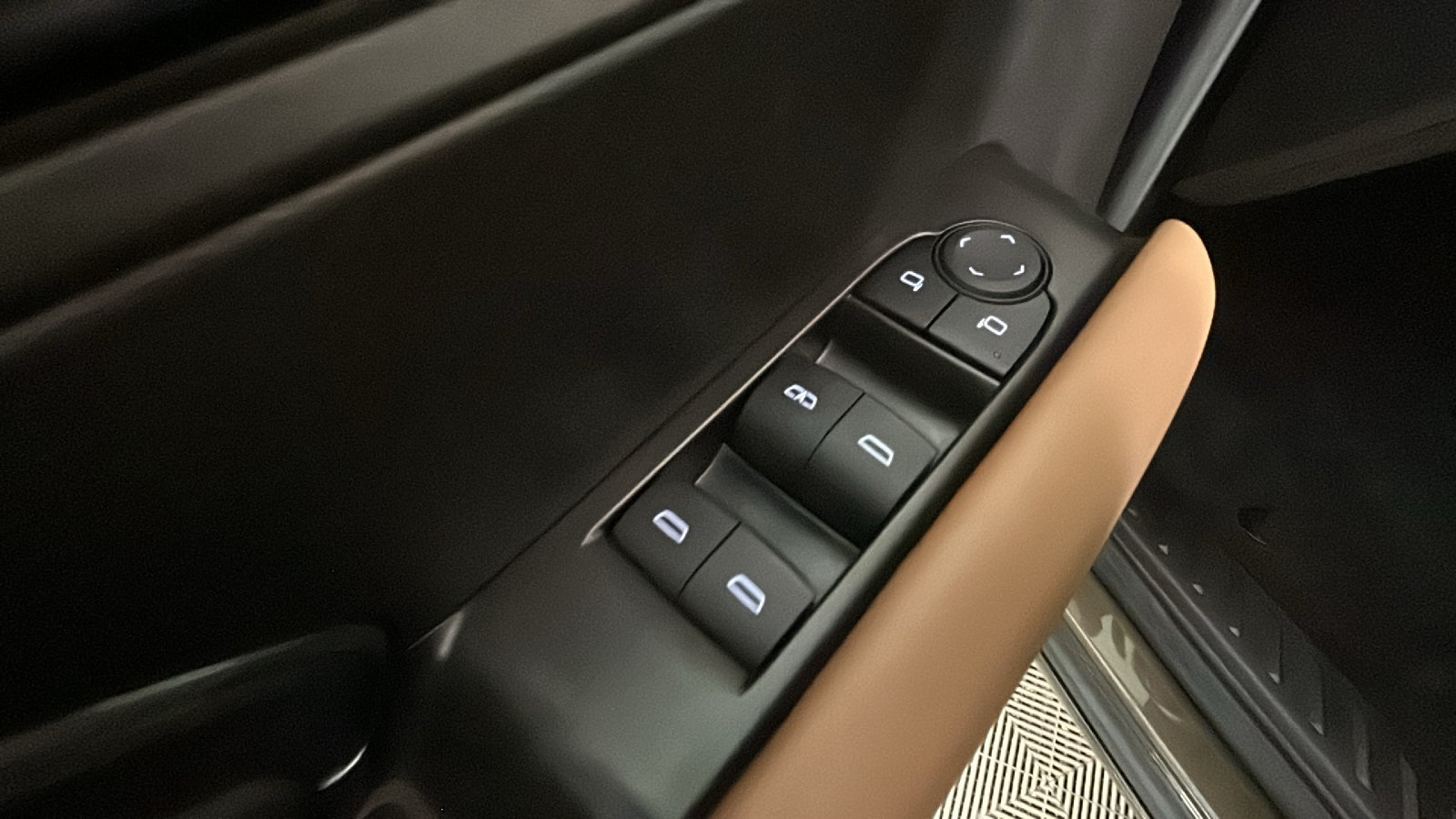 Used 2024 GMC Canyon AT4 w/ AT4 Premium Package AWD/4WD image 13