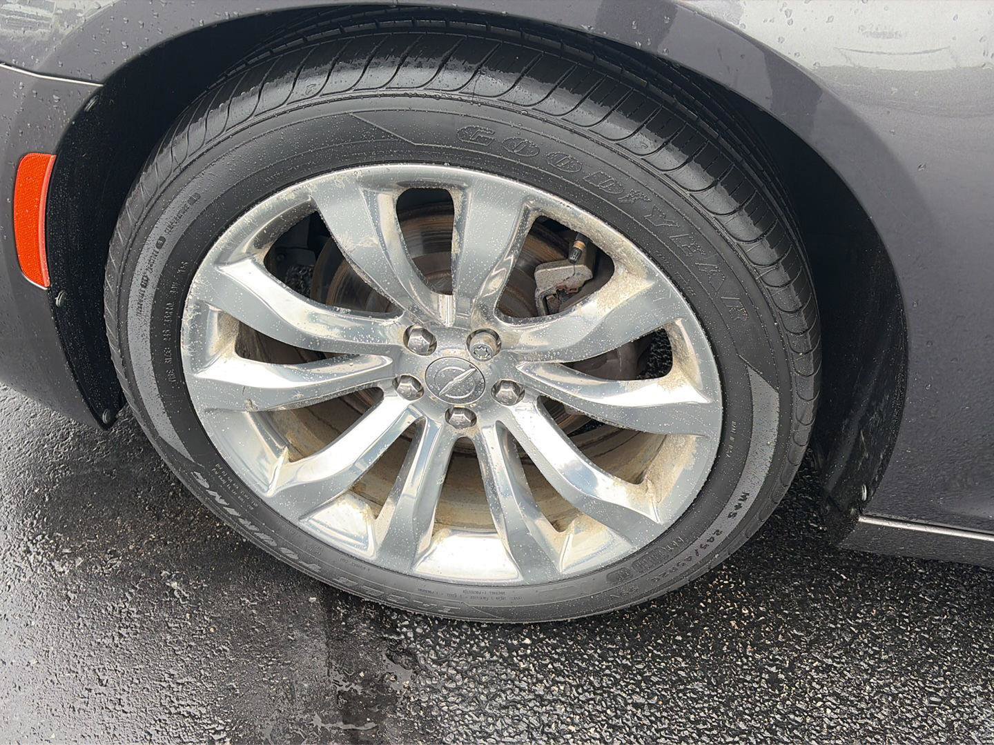Used 2017 Chrysler 300 C RWD image 34