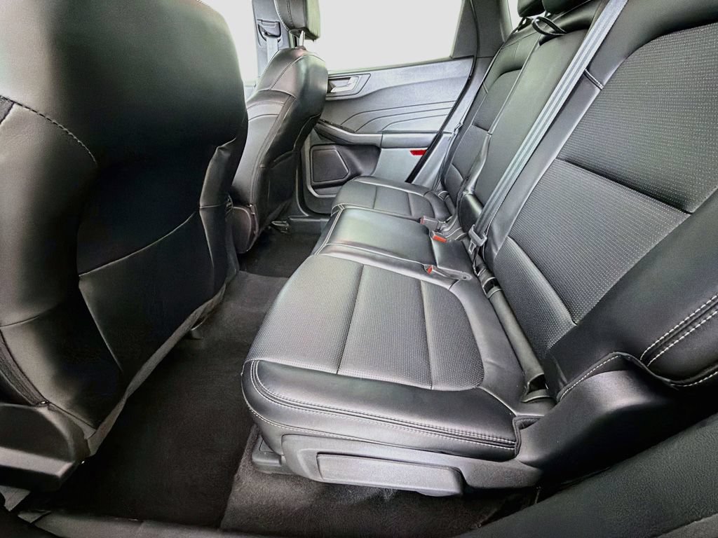 Used 2025 Ford Escape Platinum AWD/4WD image 25