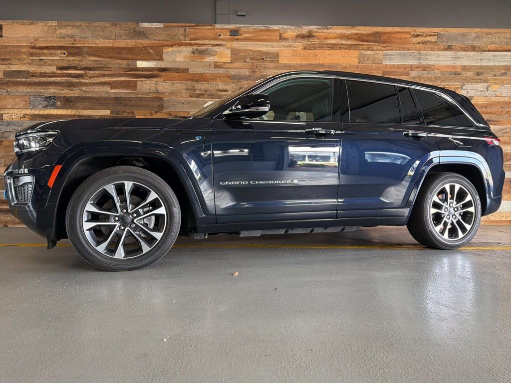 Used 2022 Jeep Grand Cherokee Overland w/ Luxury Tech Group IV image 24