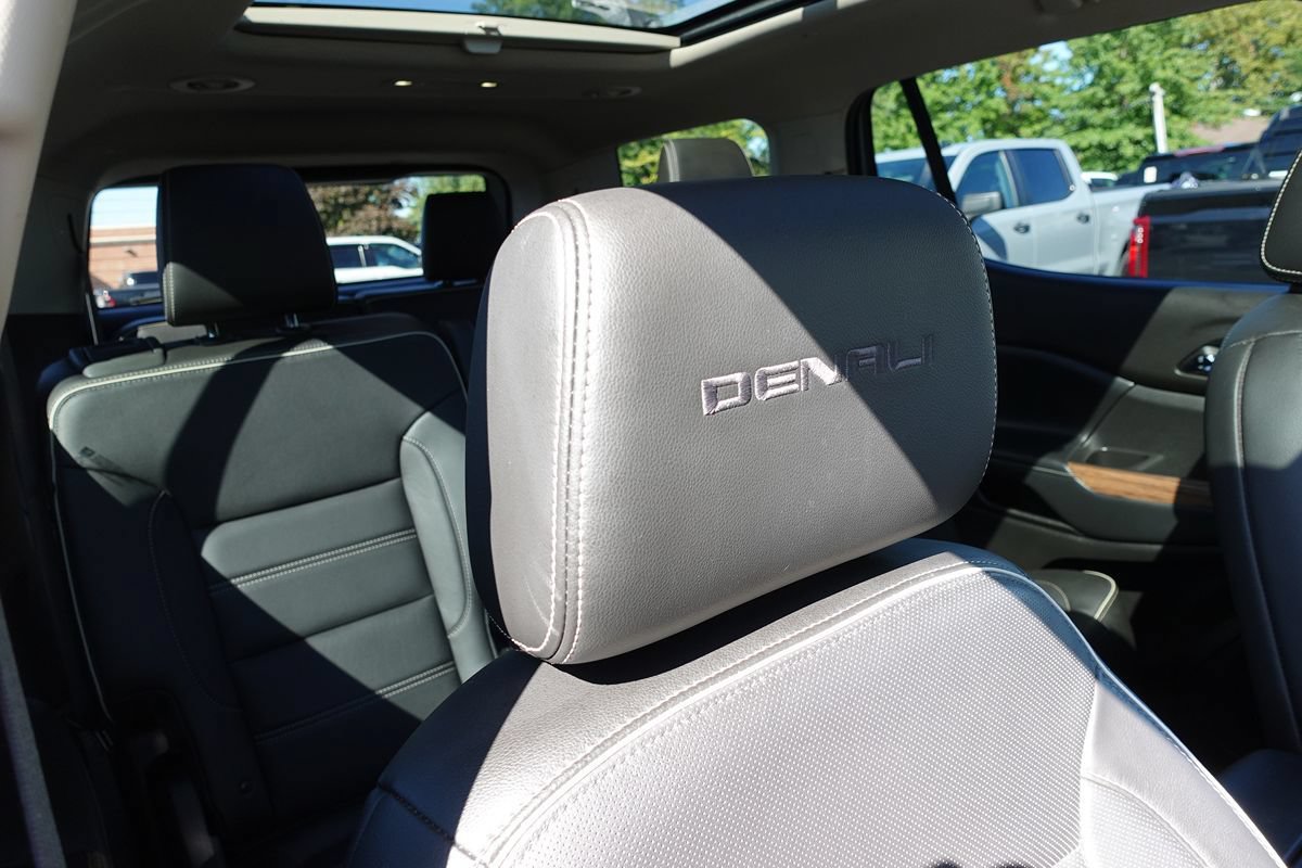 Used 2019 GMC Acadia Denali w/ Technology Package FWD image 36