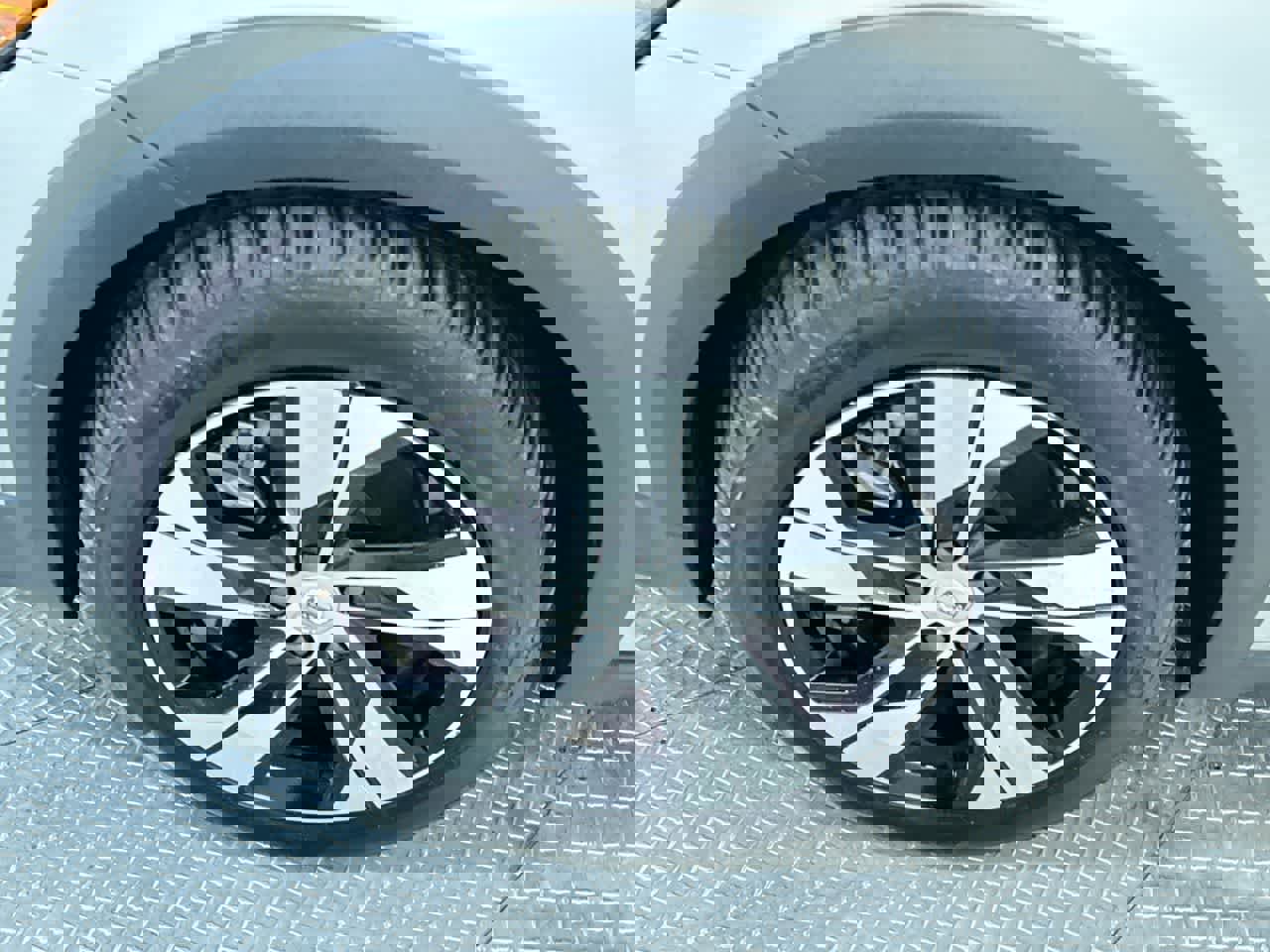 Used 2025 Volvo V60 B5 Cross Country Plus image 10