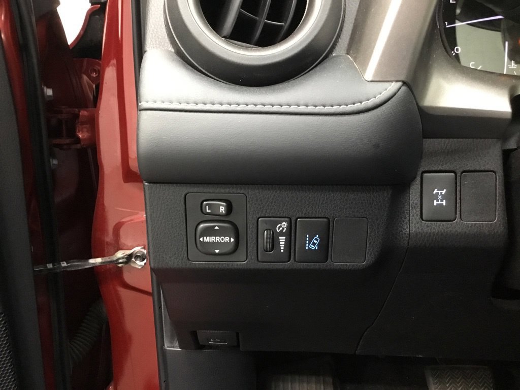 Used 2018 Toyota RAV4 XLE w/ Plus Extra Value Package AWD/4WD image 15