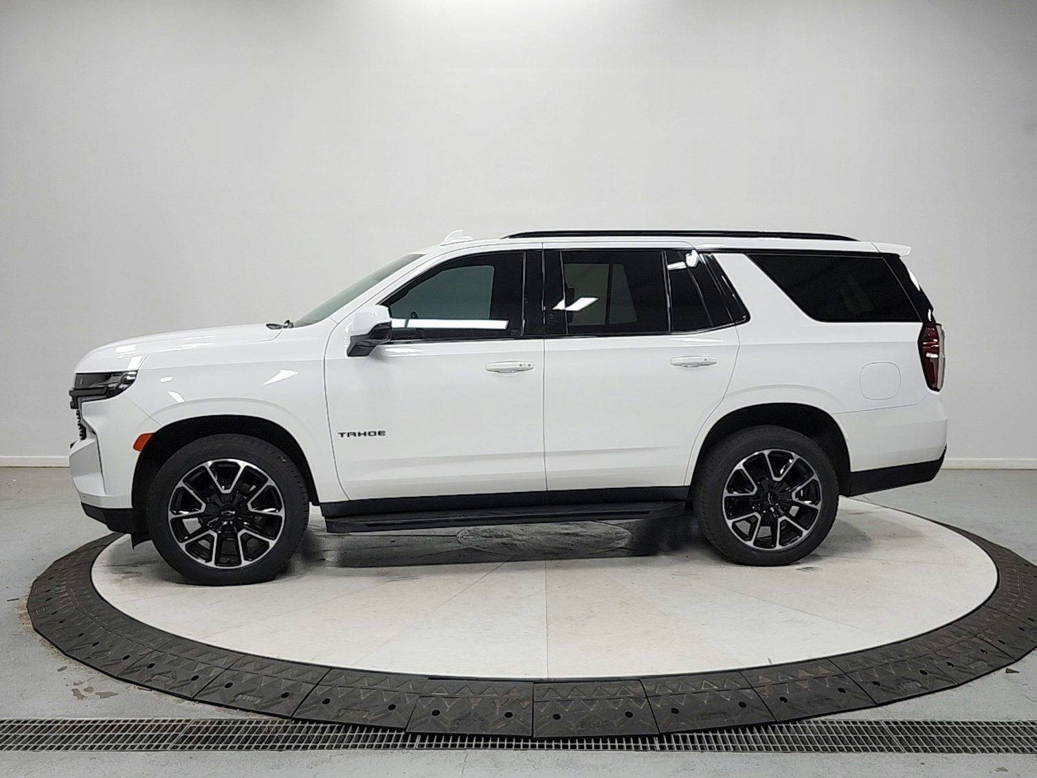 Used 2021 Chevrolet Tahoe RST w/ Luxury Package image 4