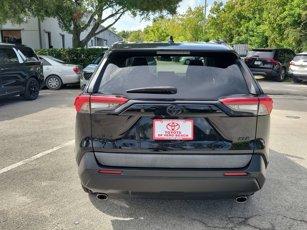 Used 2021 Toyota RAV4 XLE FWD image 5