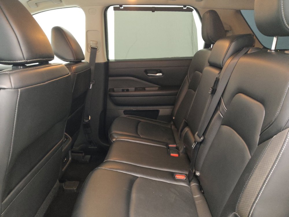 Used 2022 Nissan Pathfinder SL AWD/4WD image 18