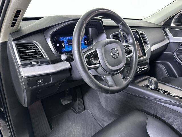 Used 2024 Volvo XC90 B5 Core AWD/4WD image 10
