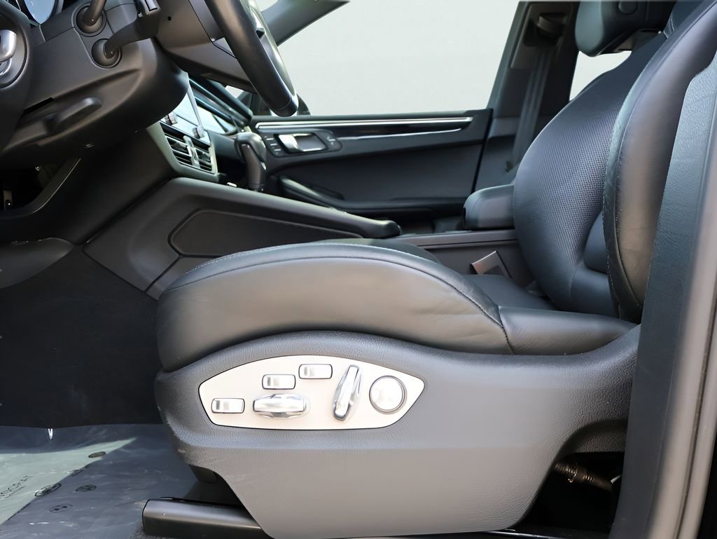 Certified 2023 Porsche Macan image 34