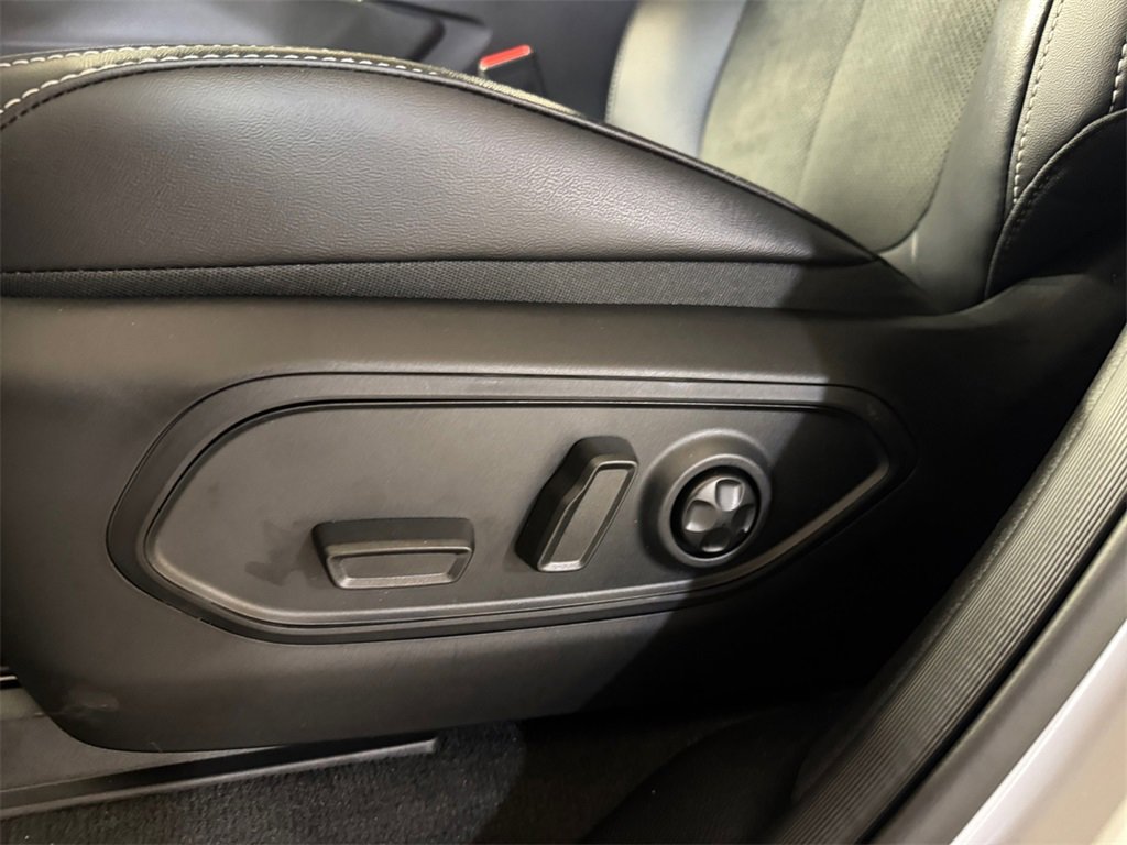 New 2025 Jeep Grand Cherokee Altitude image 13