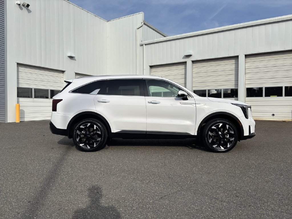 Used 2025 Kia Sorento EX AWD/4WD image 8