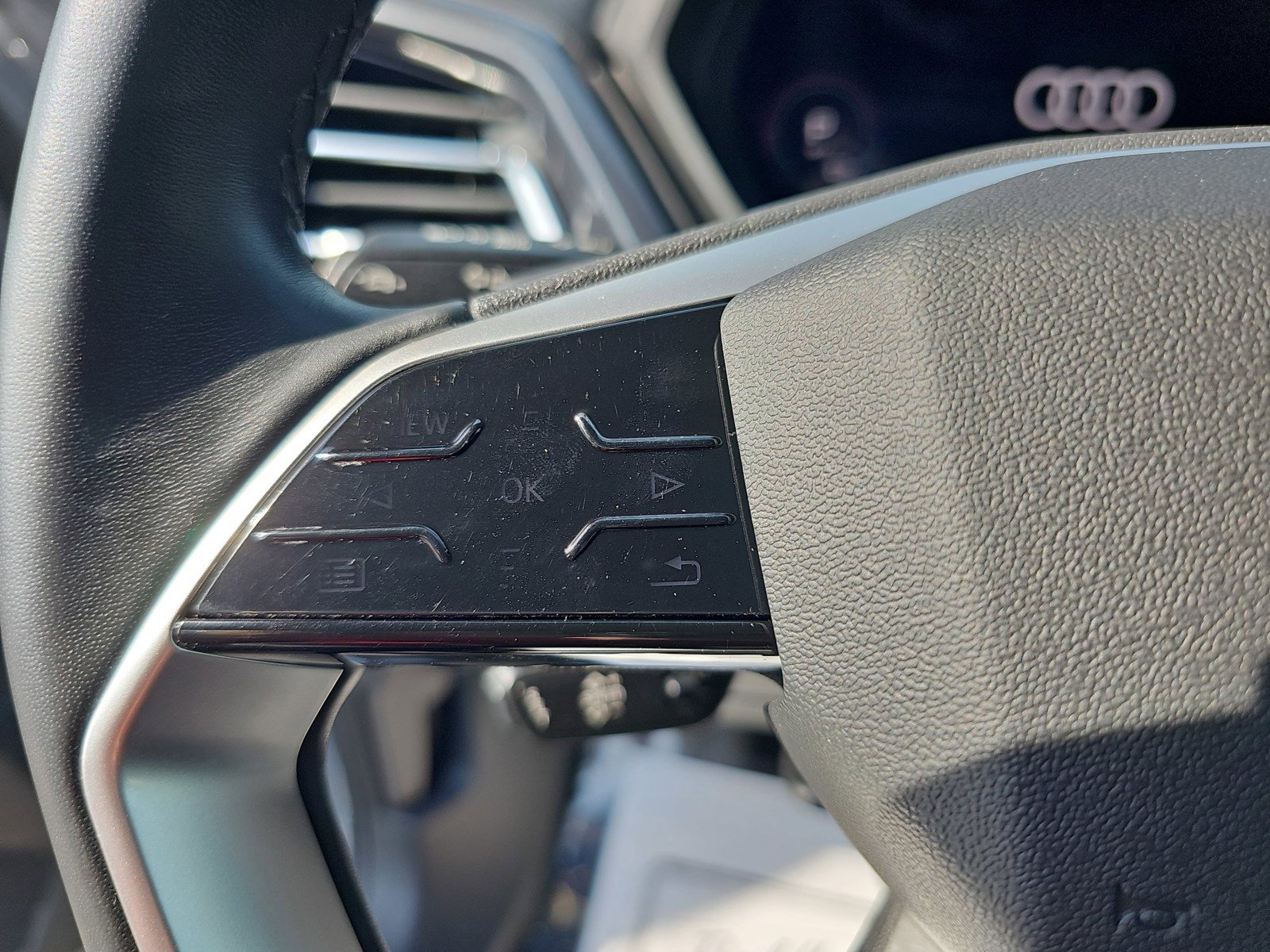 Used 2024 Audi Q4 e-tron Premium Plus w/ Premium Plus AWD/4WD image 12
