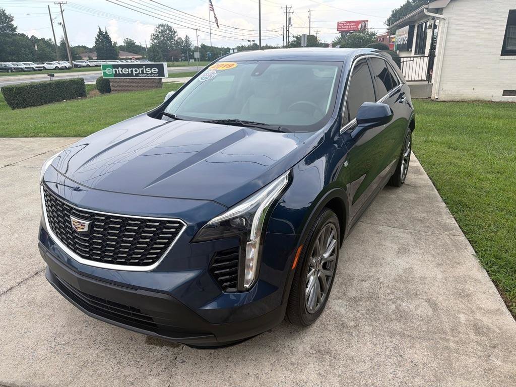 Used 2019 Cadillac XT4 Luxury w/ Cold Weather Package FWD image 4