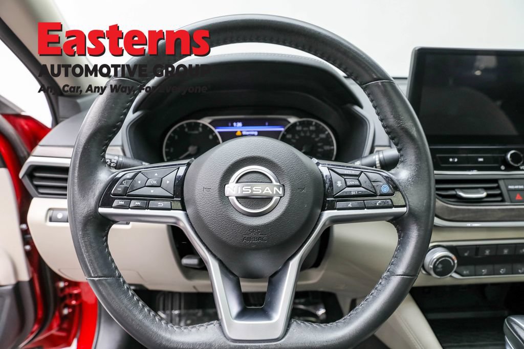 Used 2023 Nissan Altima 2.5 SV w/ SV Premium Package FWD image 10
