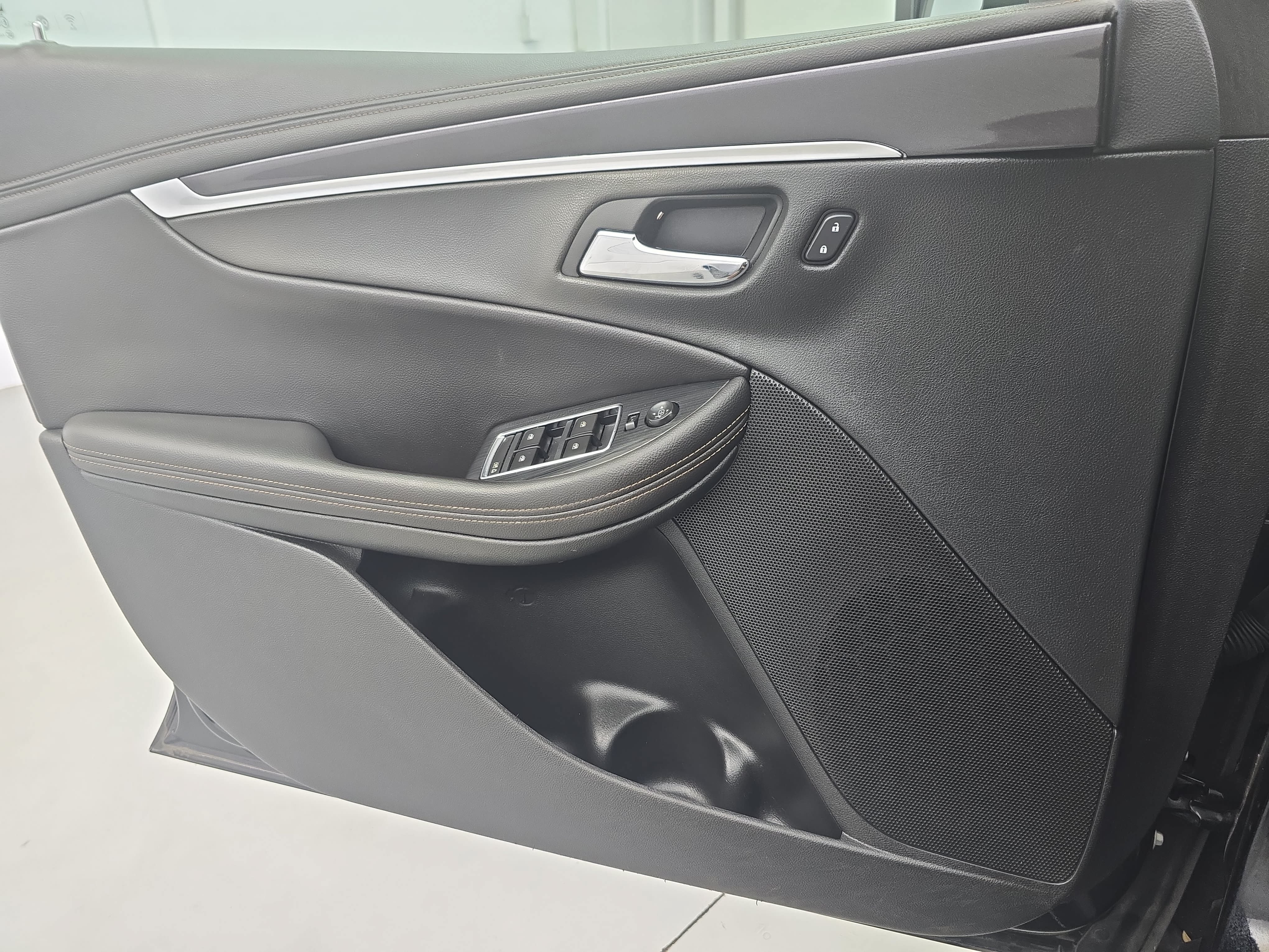 Used 2017 Chevrolet Impala LT FWD image 26