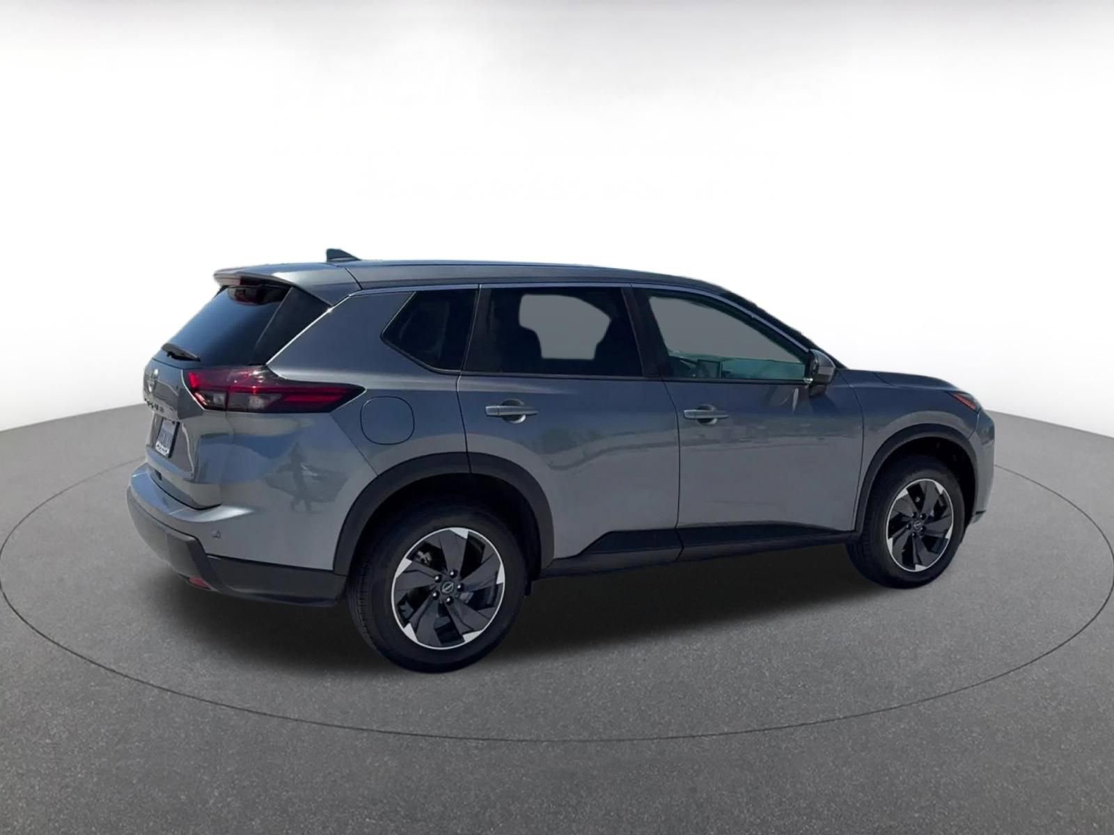 Used 2025 Nissan Rogue SV FWD image 14