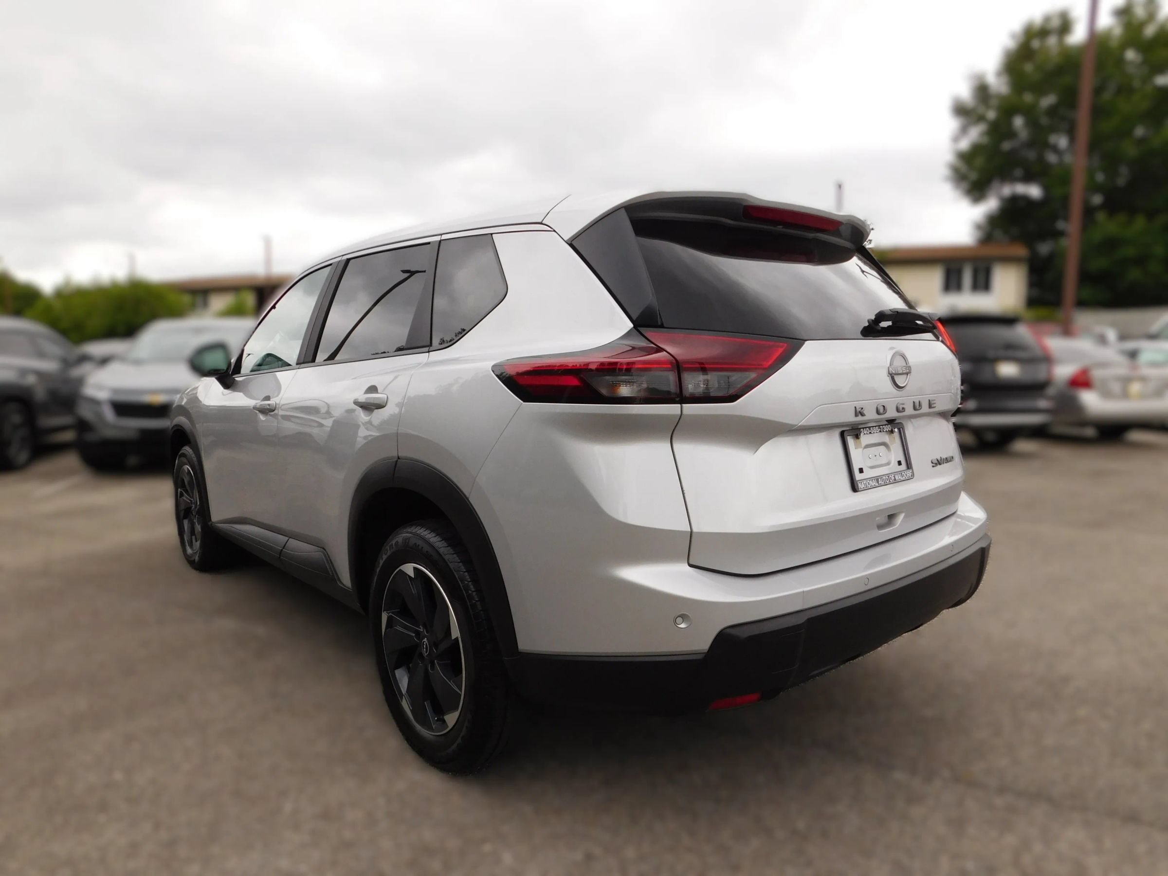 Used 2024 Nissan Rogue SV AWD/4WD image 4
