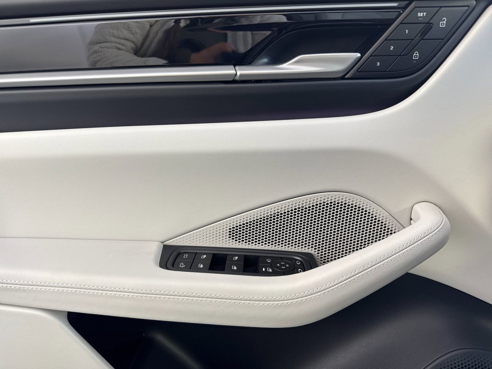 New 2026 Porsche Macan 4 Electric image 12