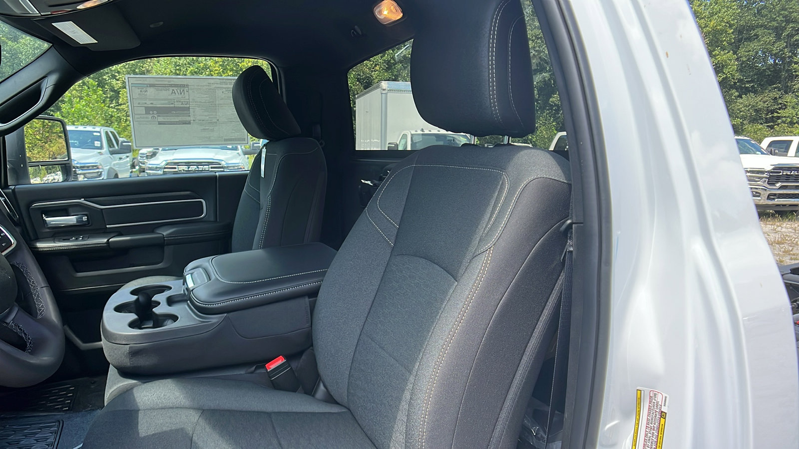 New 2025 RAM 5500 4x4 Regular Cab image 17