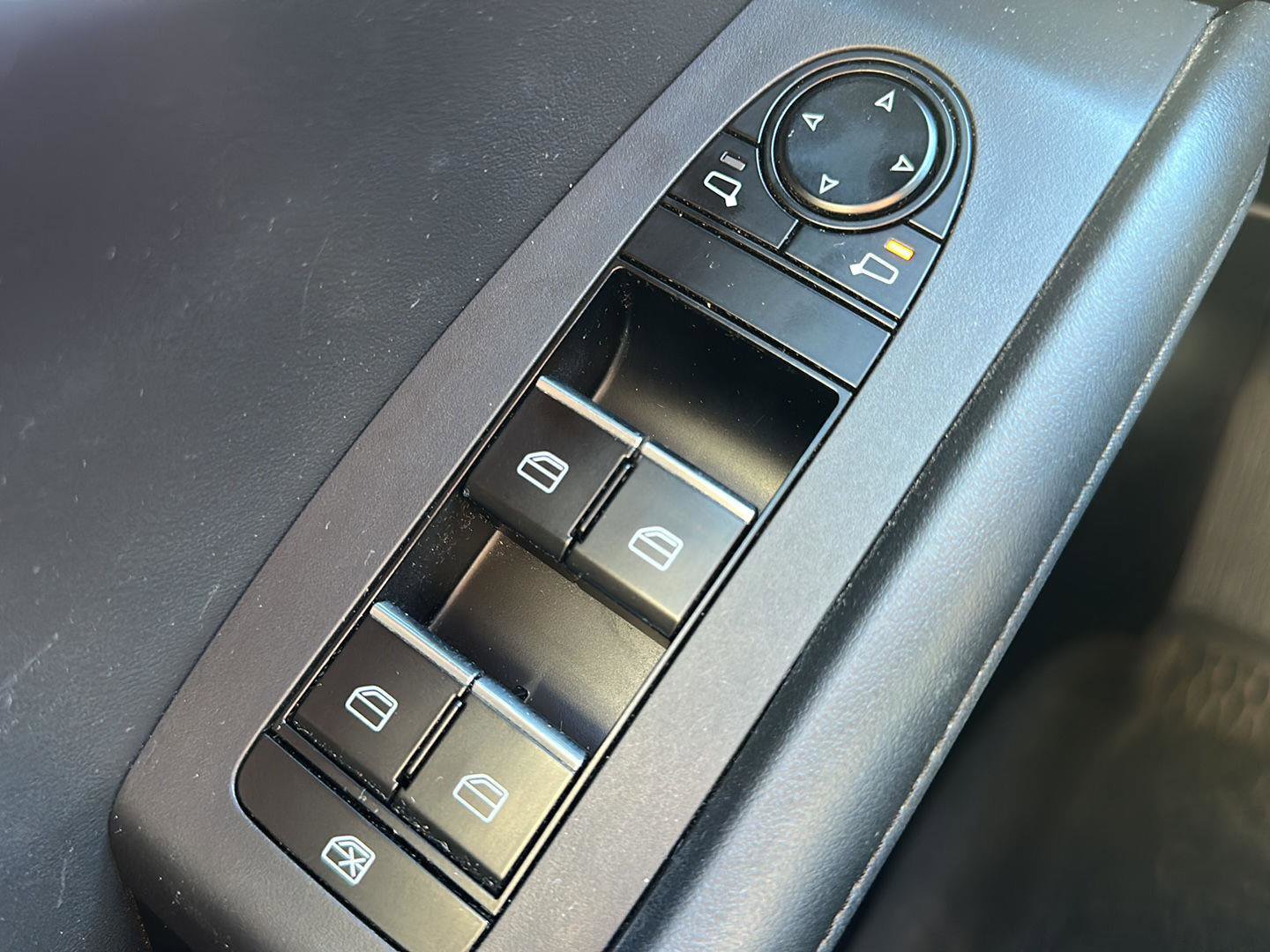 Used 2021 MAZDA MAZDA3 s image 23