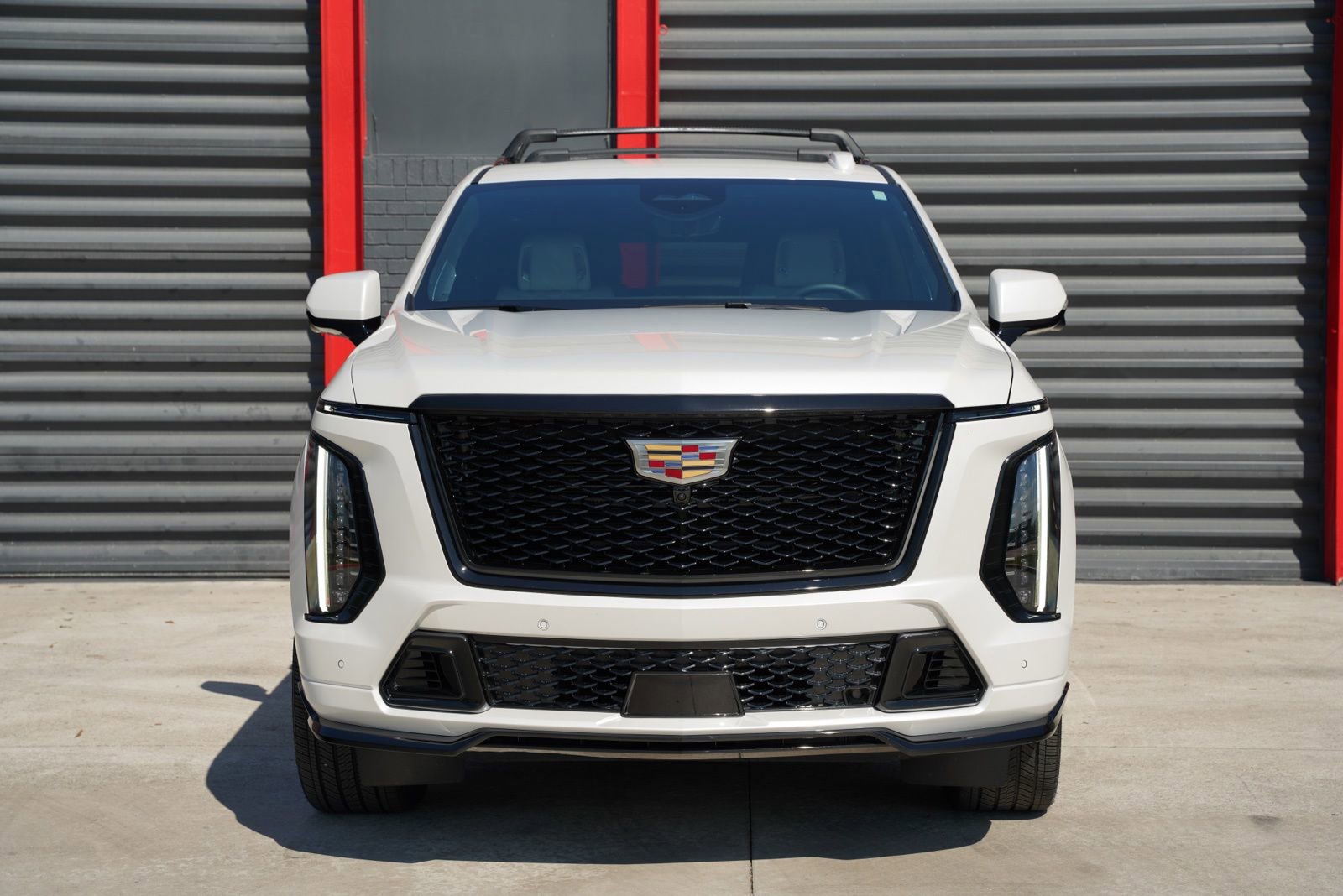 Used 2025 Cadillac Escalade ESV V image 2