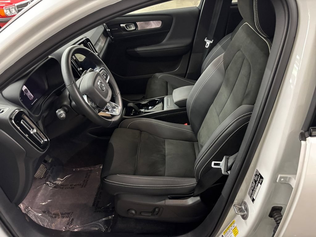Certified 2023 Volvo C40 P8 Recharge Ultimate AWD/4WD image 10