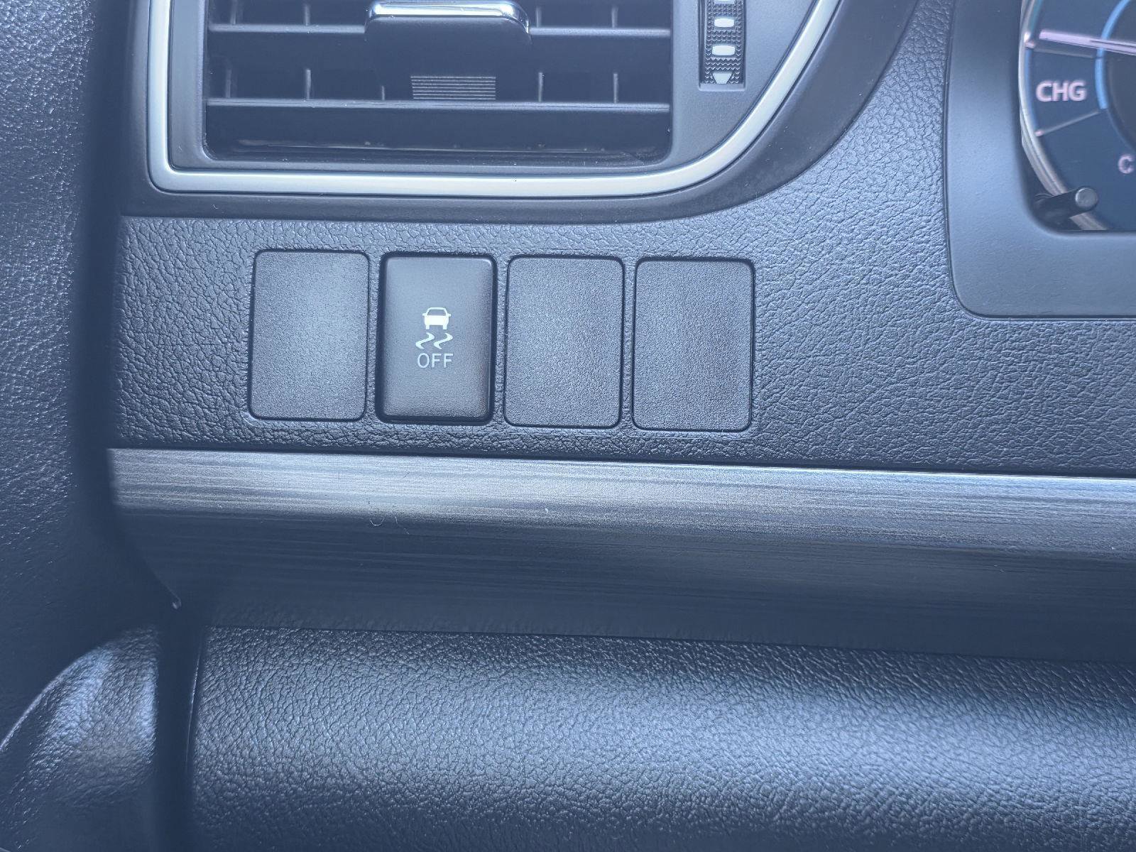 Used 2015 Toyota Camry XLE image 11