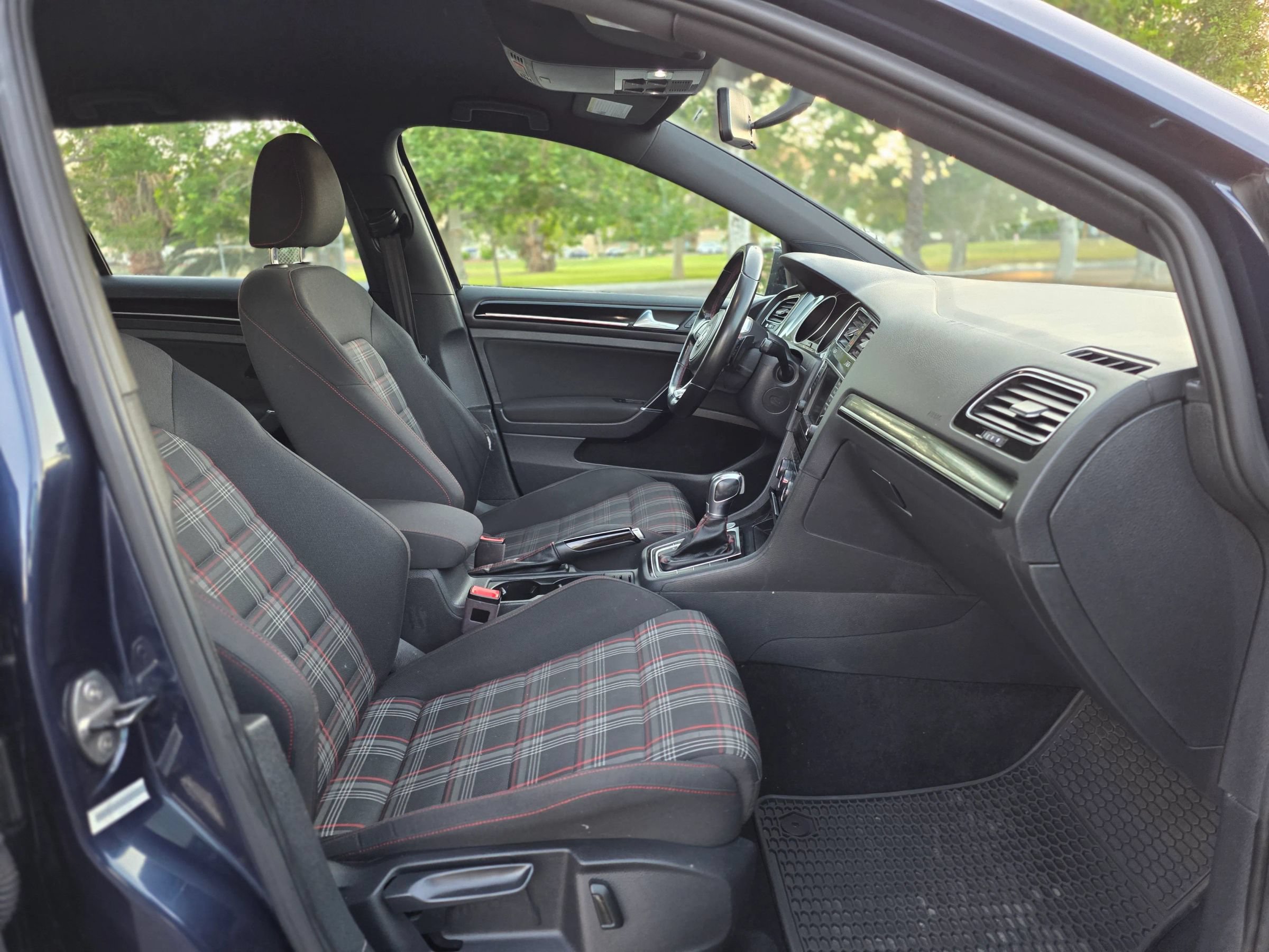 Used 2017 Volkswagen GTI Sport FWD image 15