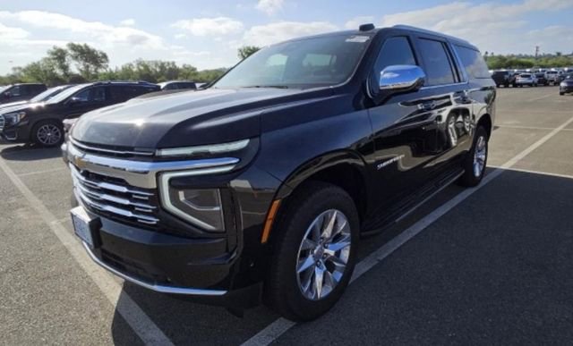 Used 2025 Chevrolet Suburban Premier AWD/4WD image 3