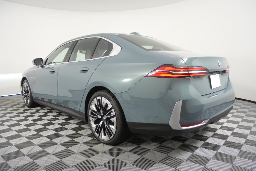 Certified 2027 BMW 530i RWD image 6