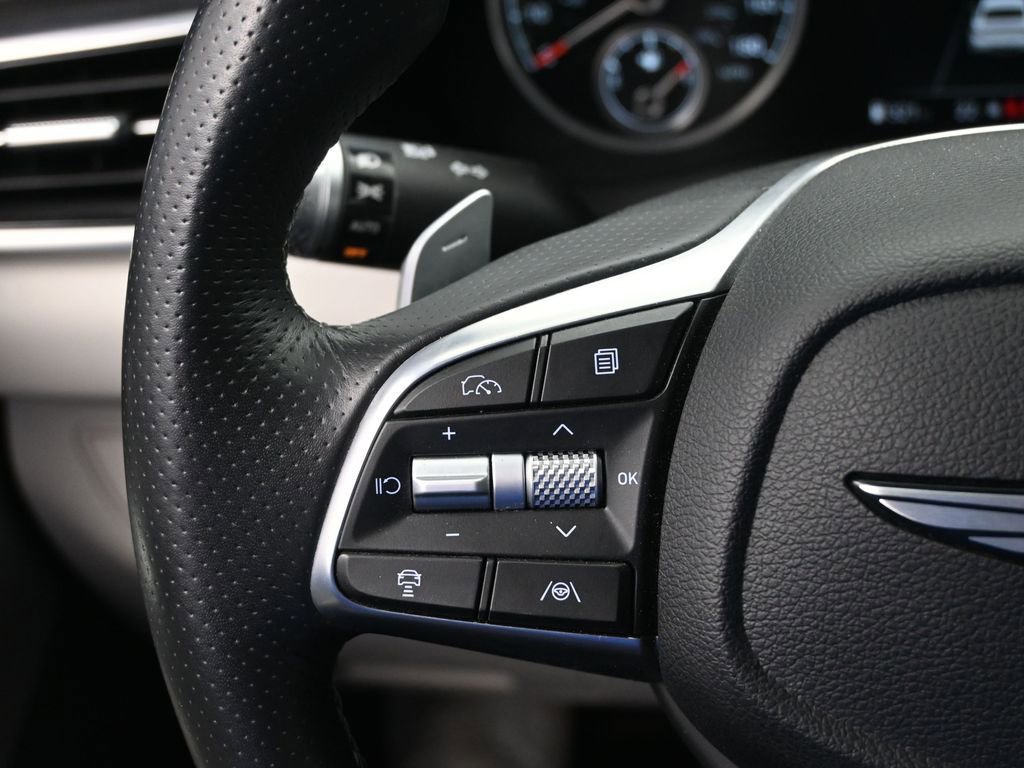 Used 2025 Genesis G70 2.5T AWD/4WD image 14
