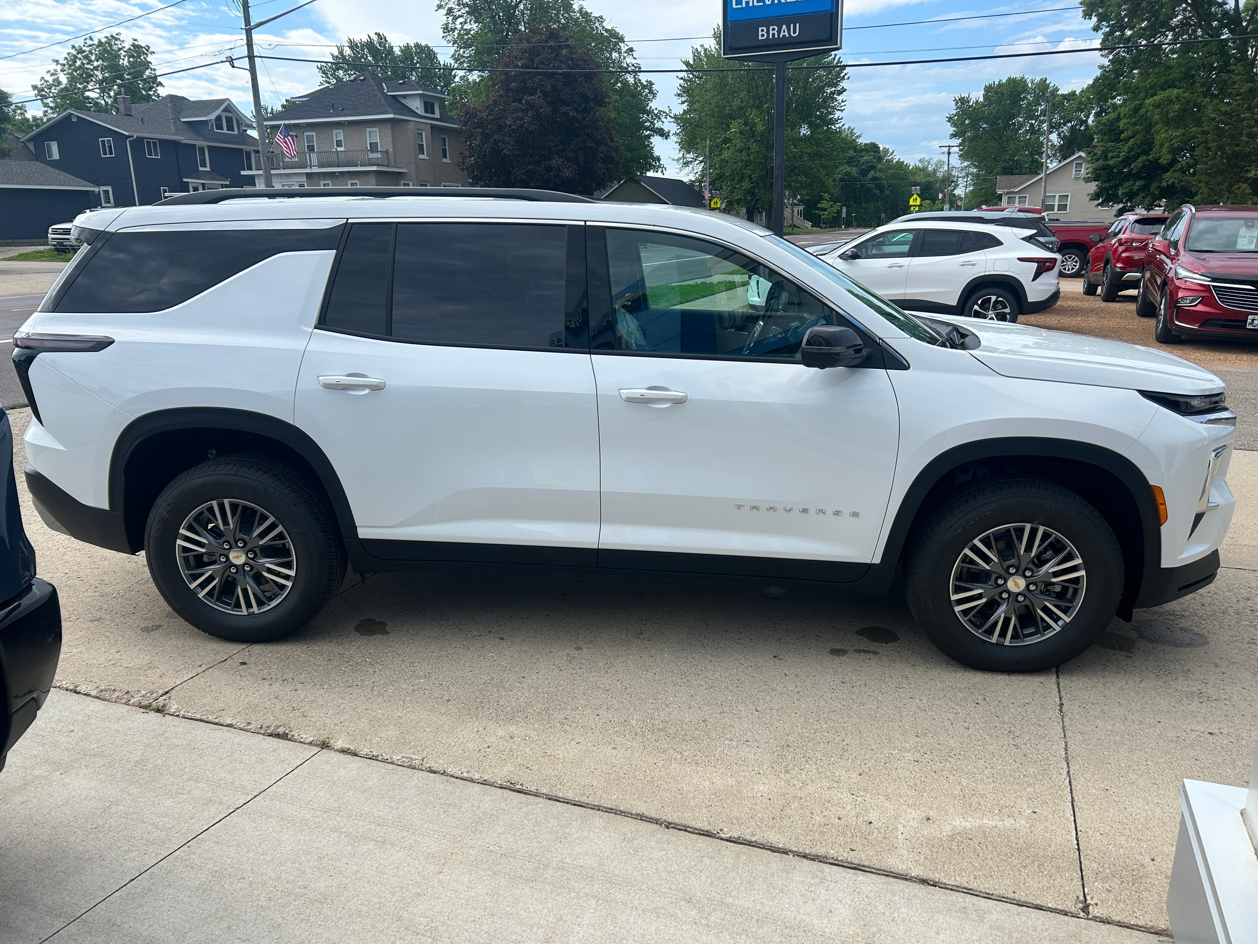 New 2026 Chevrolet Traverse LT w/ Driver Confidence Package AWD/4WD image 5