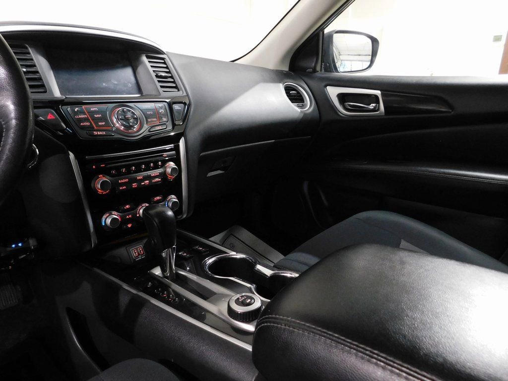 Used 2018 Nissan Pathfinder SV image 60