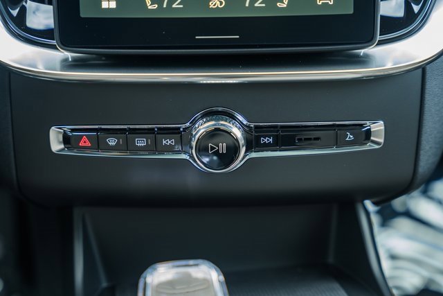 New 2026 Volvo XC90 B6 Plus w/ Protection Package Premier image 22