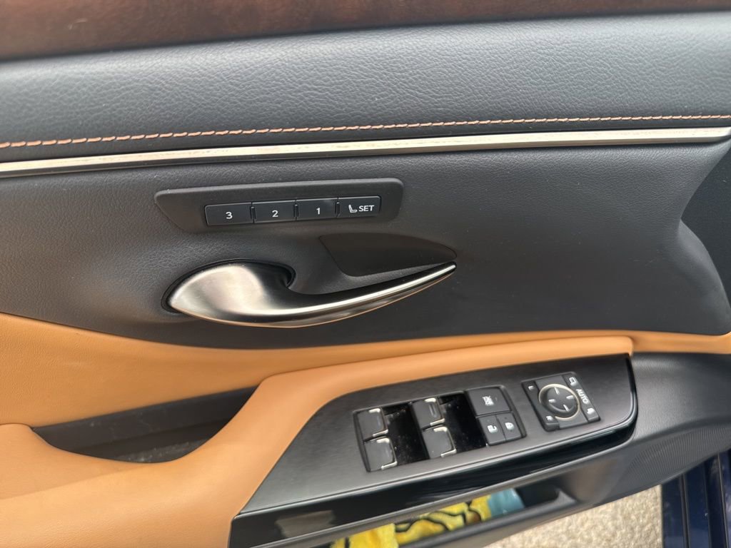 Certified 2022 Lexus ES 350 w/ Premium Package image 20