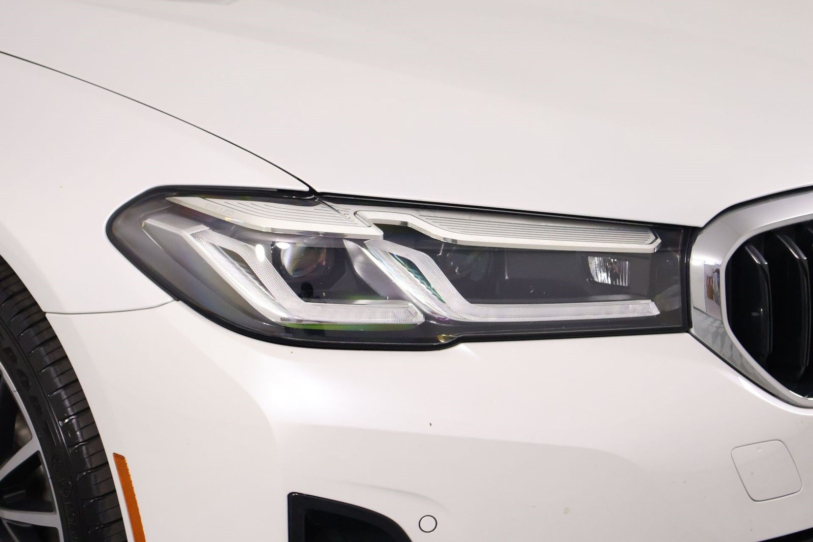 Used 2023 BMW 530e w/ Convenience Package RWD image 26